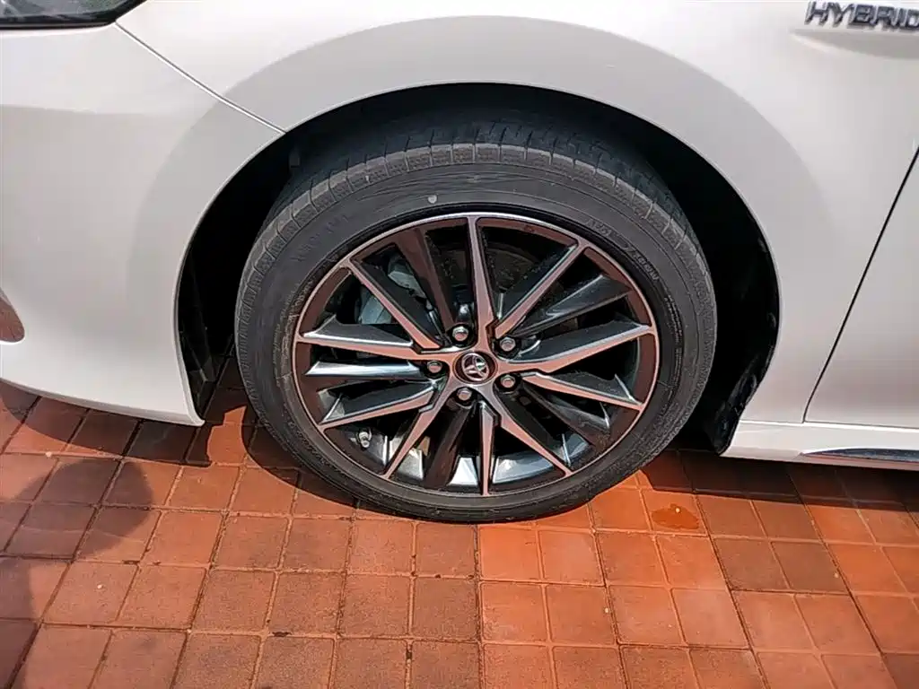 Toyota Camry 2023 — фото 23