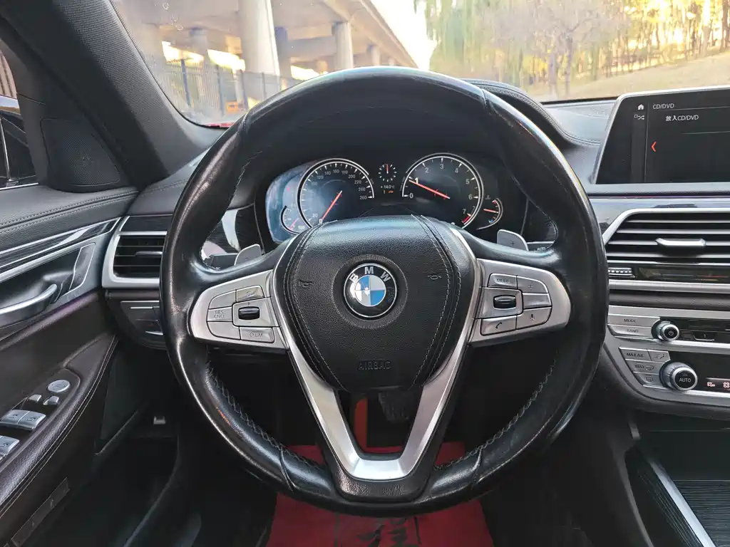 BMW 7 Series 2017 — фото 9