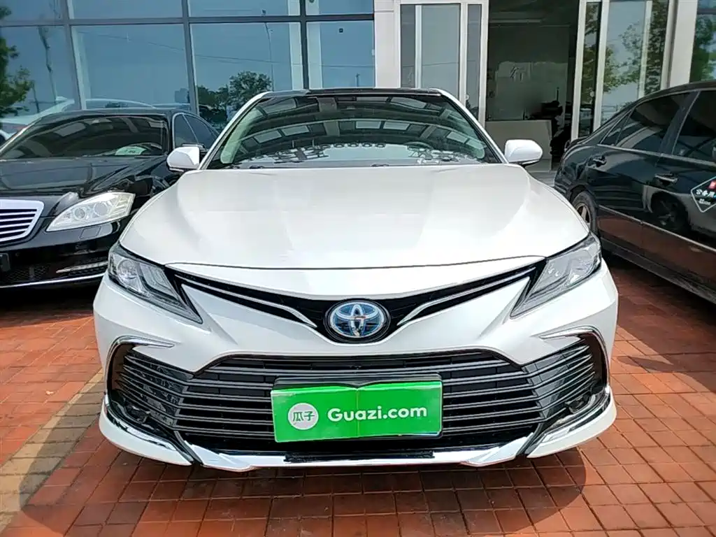 Toyota Camry 2023 — фото 3