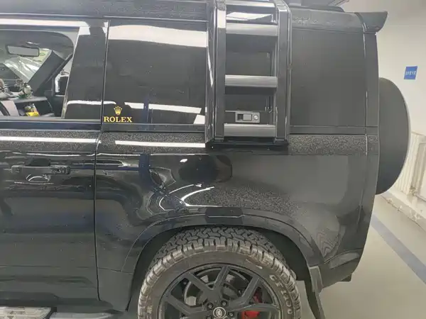 Land Rover Defender 2023