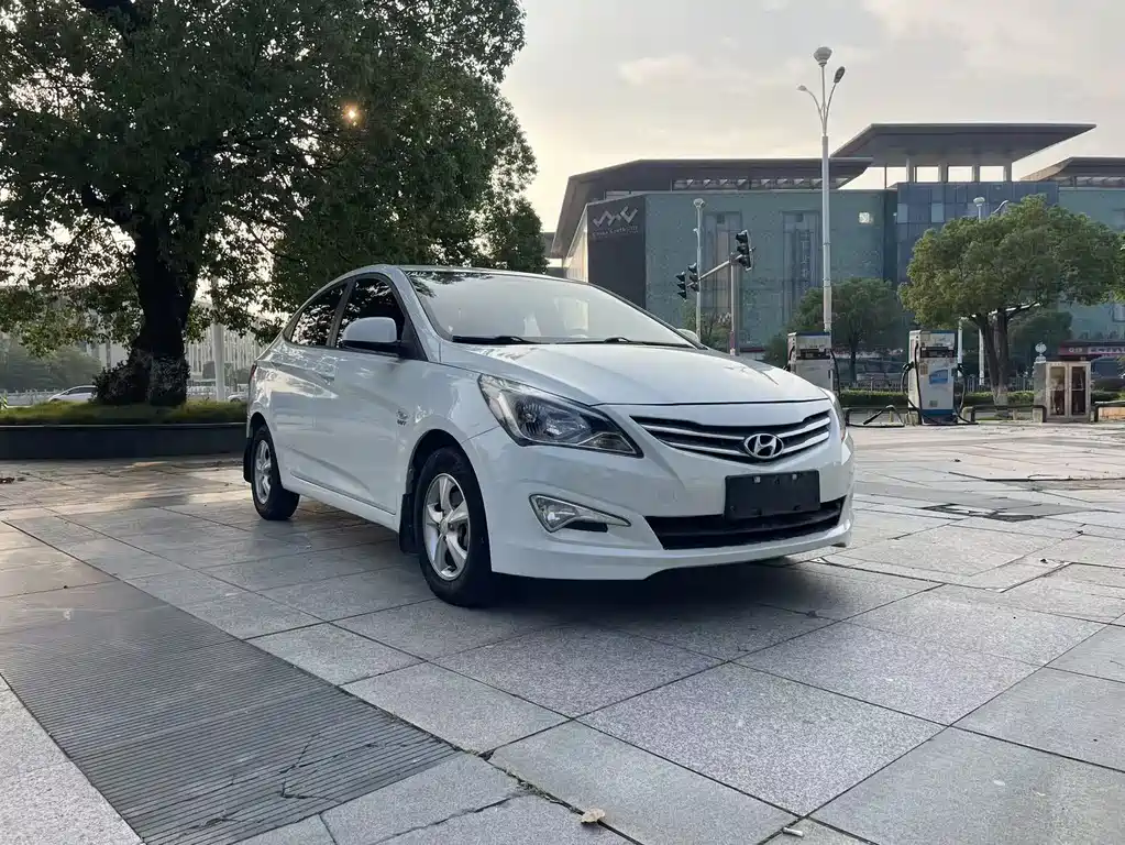 Hyundai Verna 2015 — фото 3