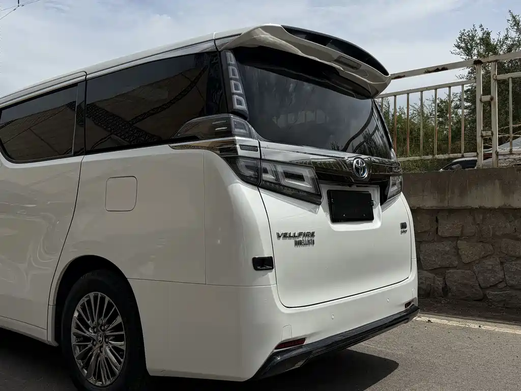 Toyota Vellfire 2020 — фото 11