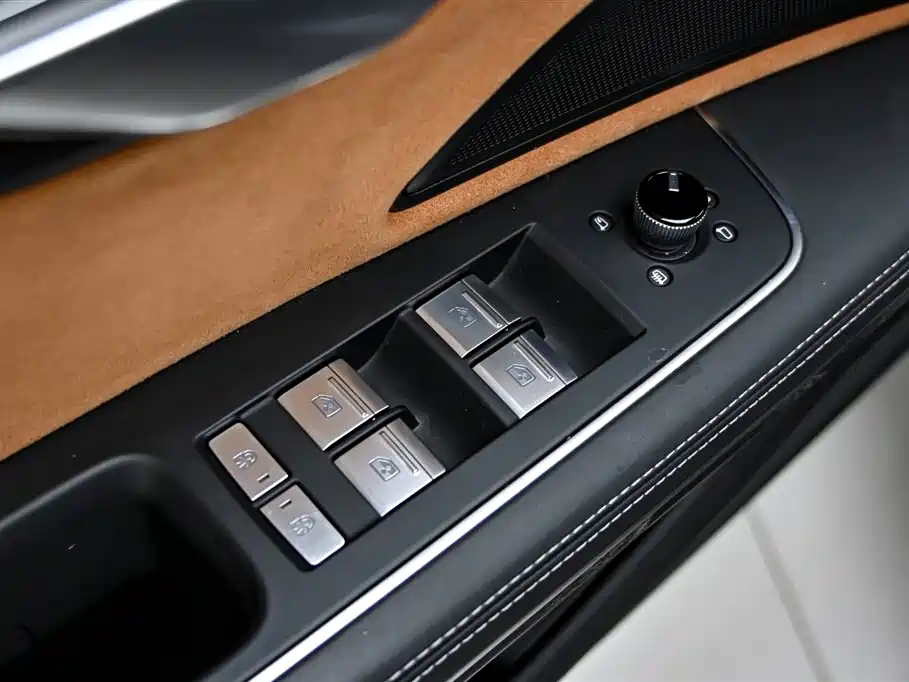 Audi A8 2023 — фото 22