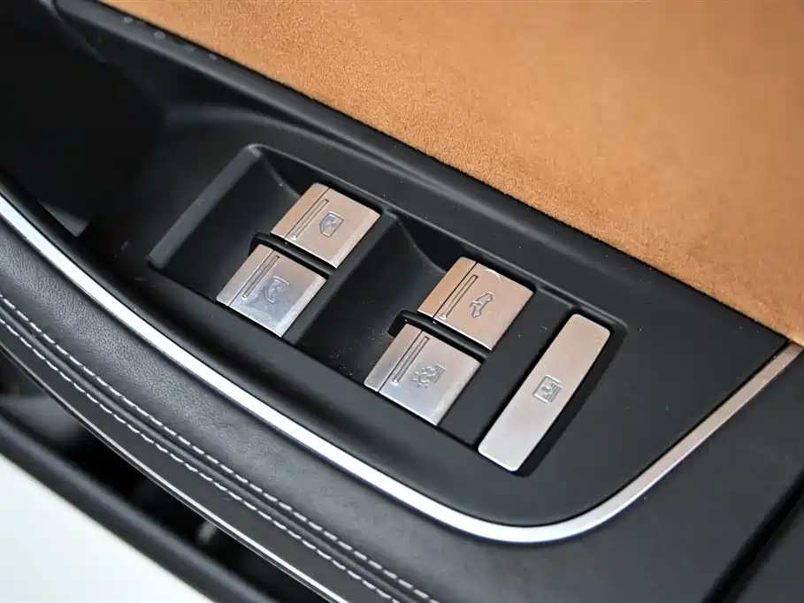 Audi A8 2023 — фото 30