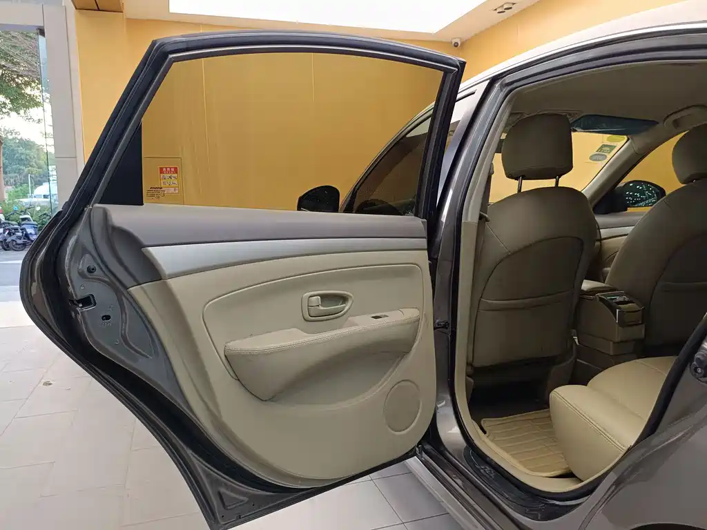 Nissan Sylphy 2015 — фото 20