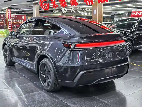 Tesla Model Y 2026