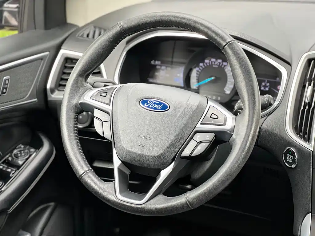 Ford Edge 2016 — фото 11