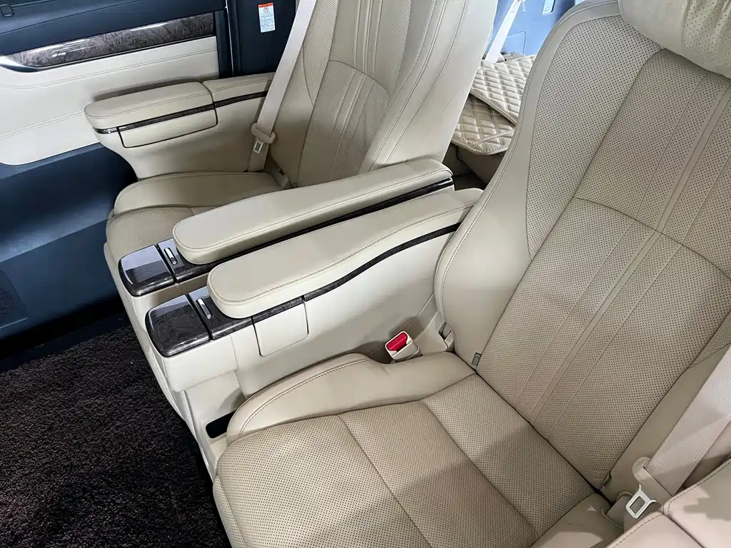Toyota Alphard 2022 — фото 7
