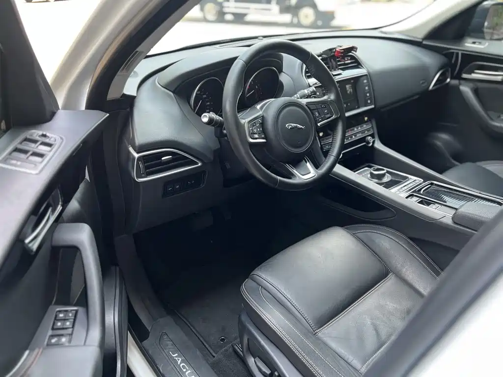 Jaguar F-PACE 2017 — фото 4