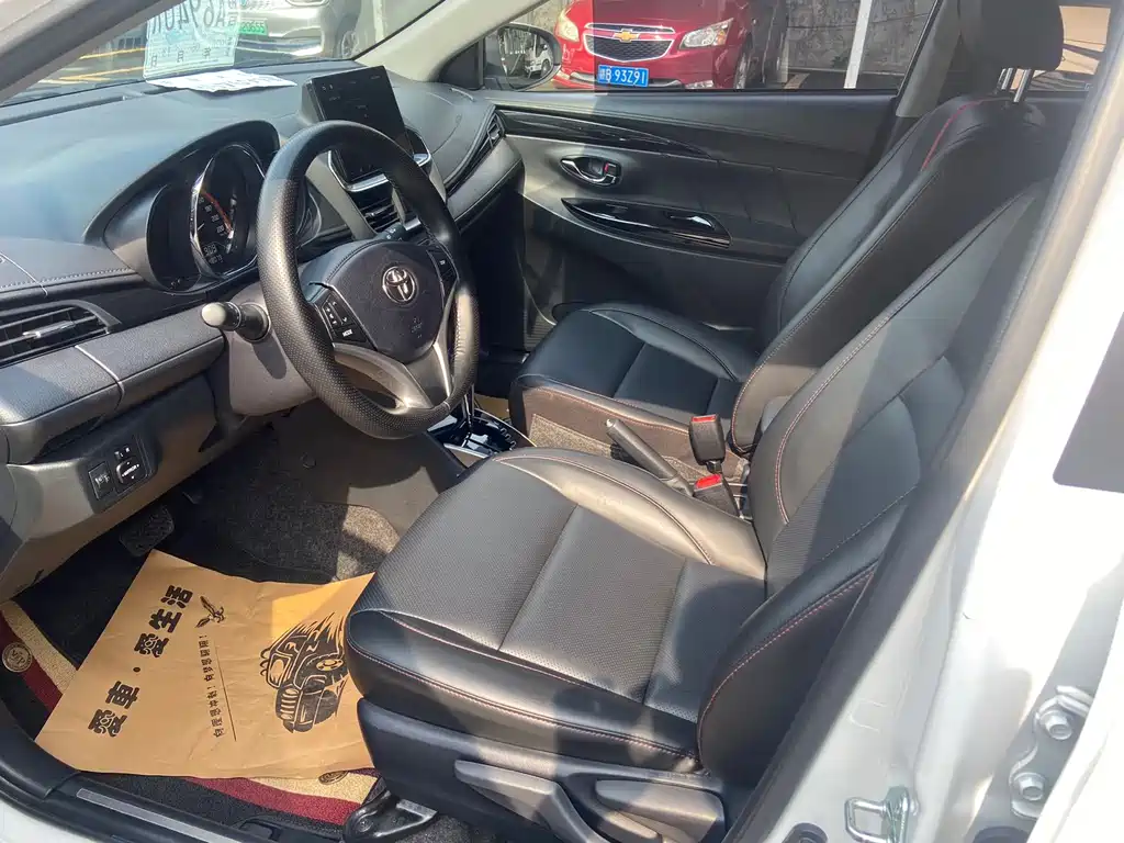 Toyota Yaris L 2022 — фото 10