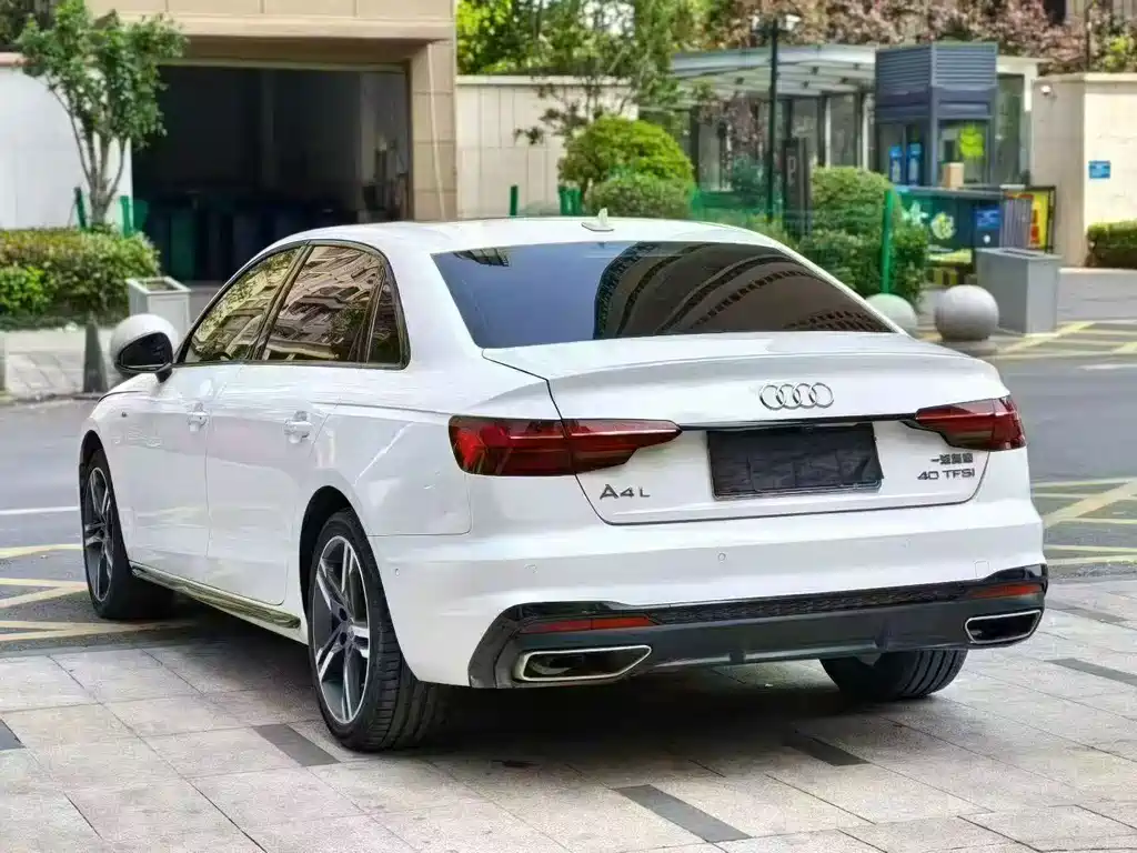 Audi A4L 2022 — фото 9
