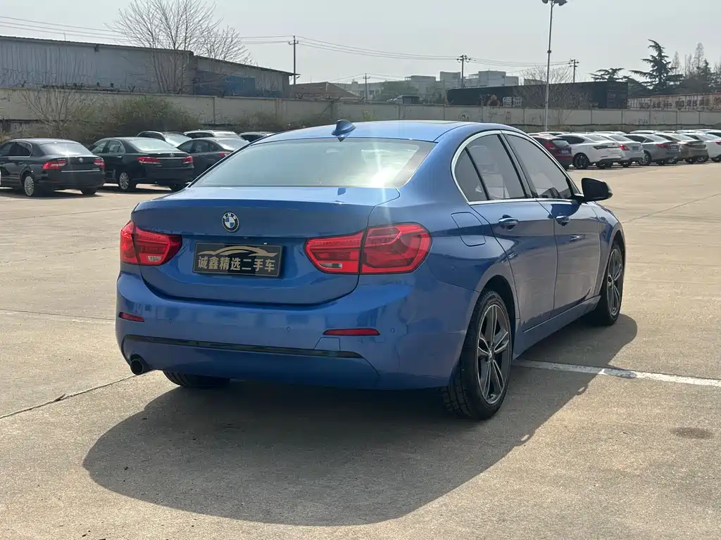 BMW 1 Series 2018 — фото 10