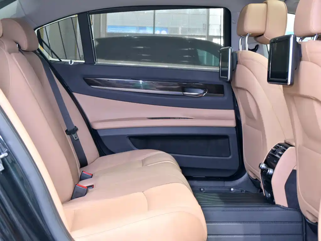 BMW 7 Series 2014 — фото 13