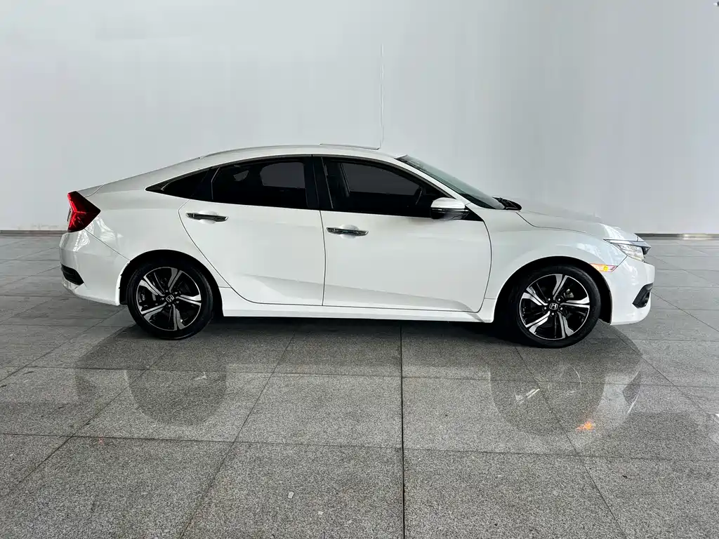 Honda Civic 2018 — фото 30