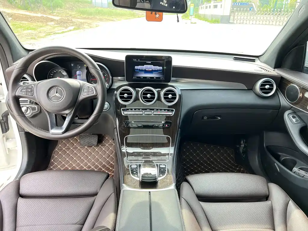 Mercedes-Benz GLC 2018 — фото 12
