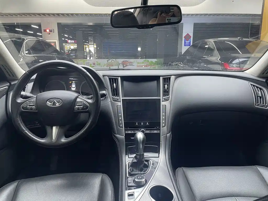 Infiniti Q50L 2017 — фото 12