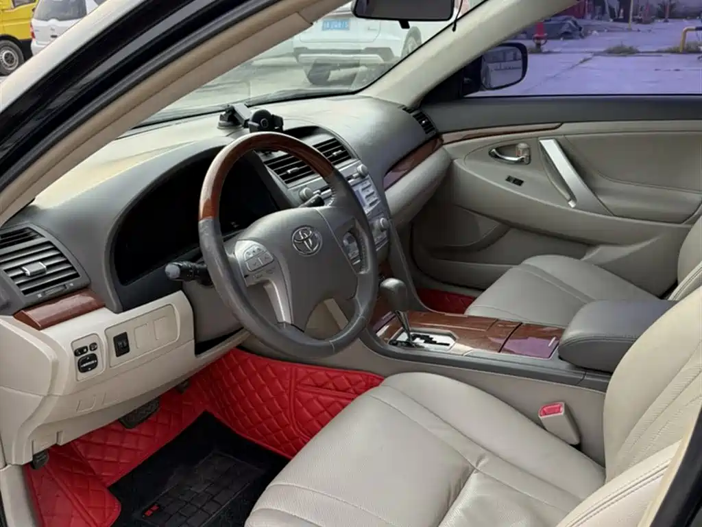 Toyota Camry 2014 — фото 13