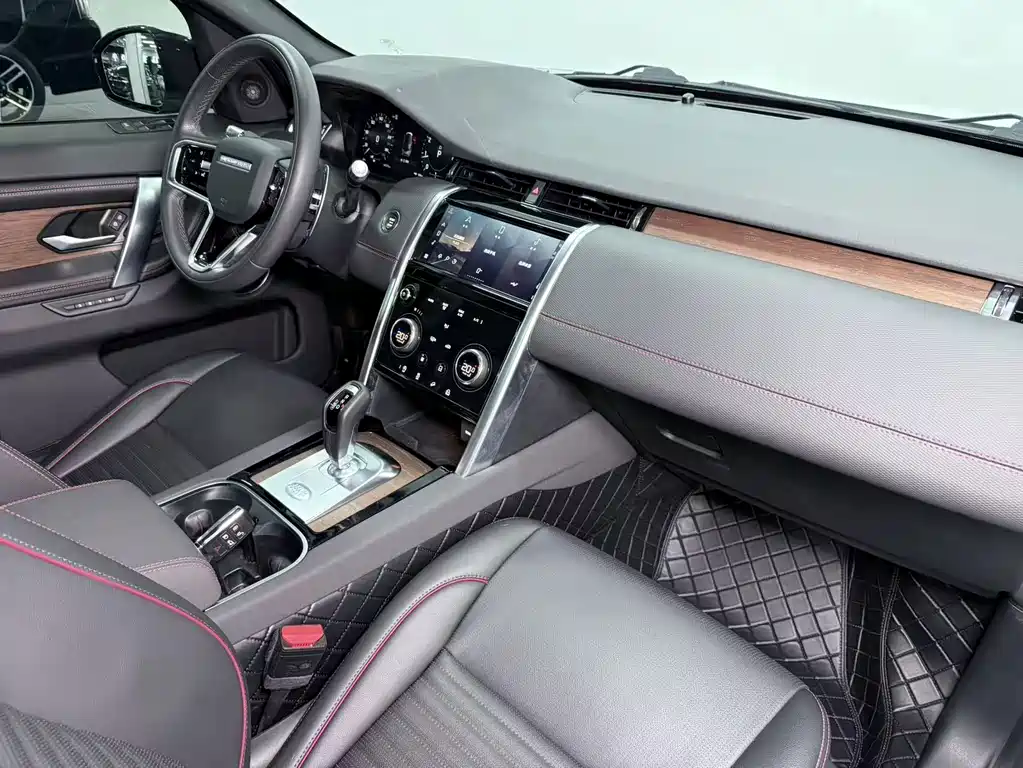 Land Rover Discovery Sport 2023 — фото 12