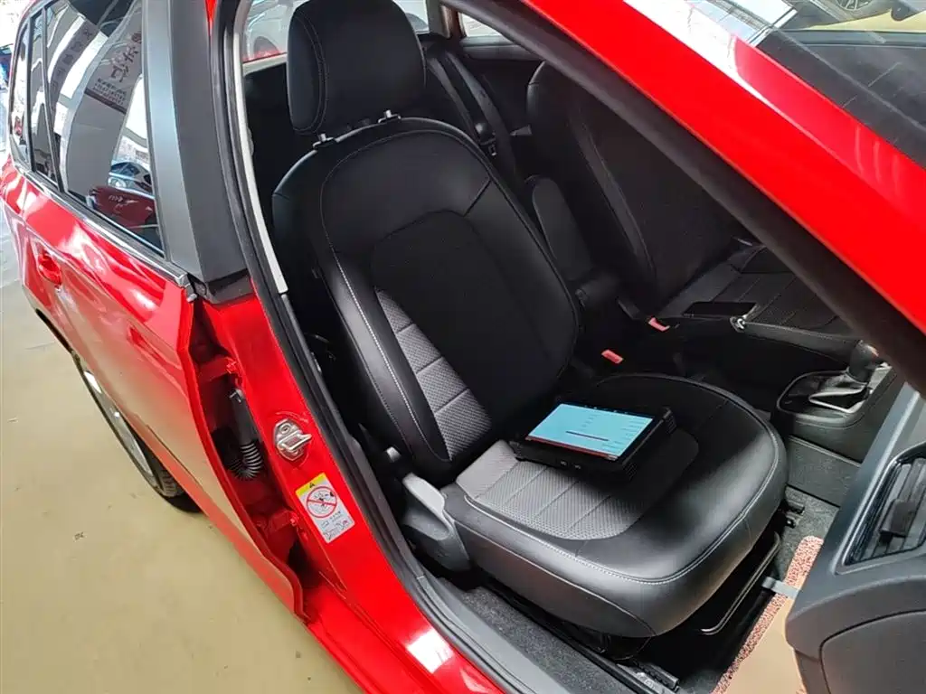 Skoda Rapid Spaceback 2017 — фото 25