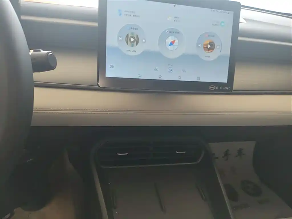 BYD Seal 05 DM-i 2025 — фото 13