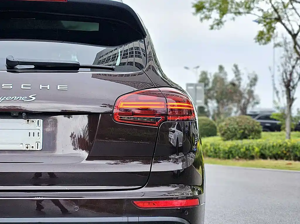 Porsche Cayenne 2015 — фото 11
