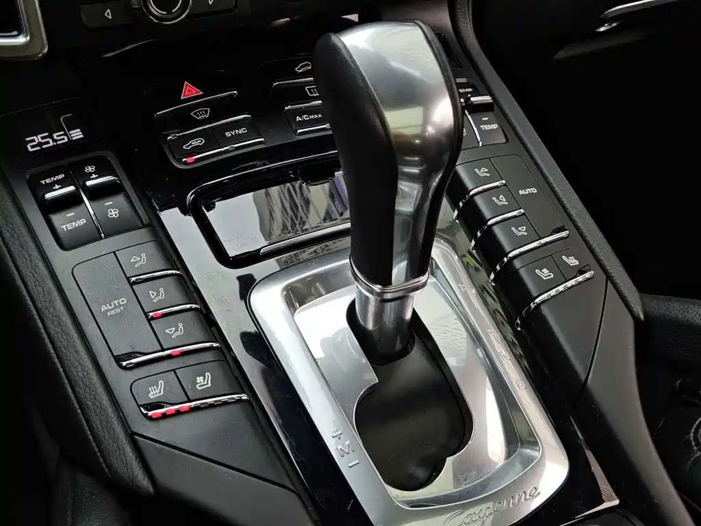Porsche Cayenne 2015 — фото 16
