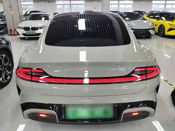 Xiaomi SU7 2025