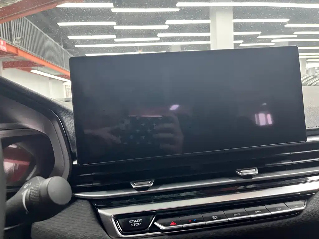 Geely Emgrand 2025