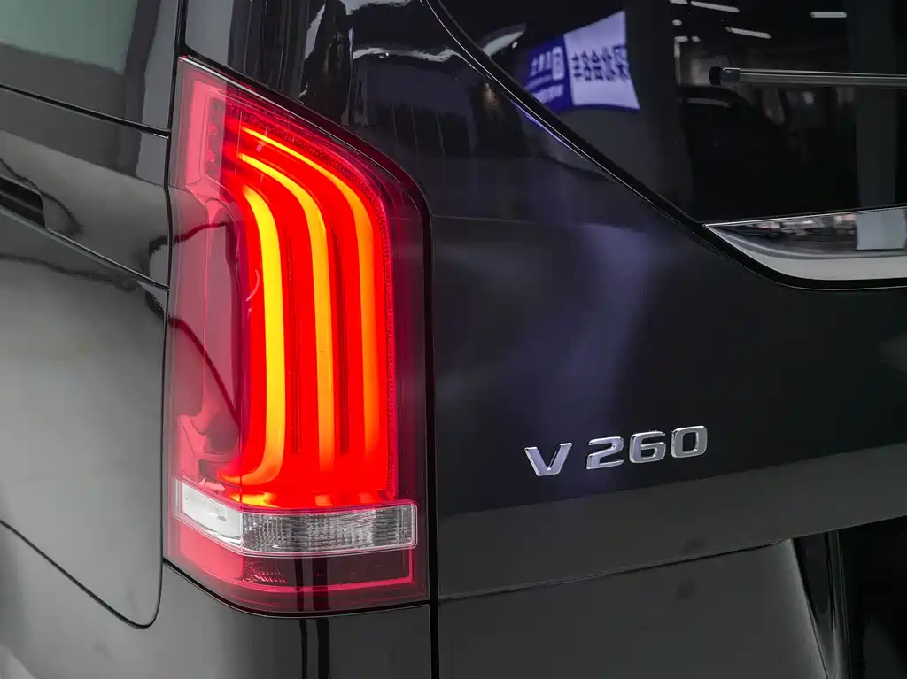 Mercedes-Benz V-Class 2021 — фото 23