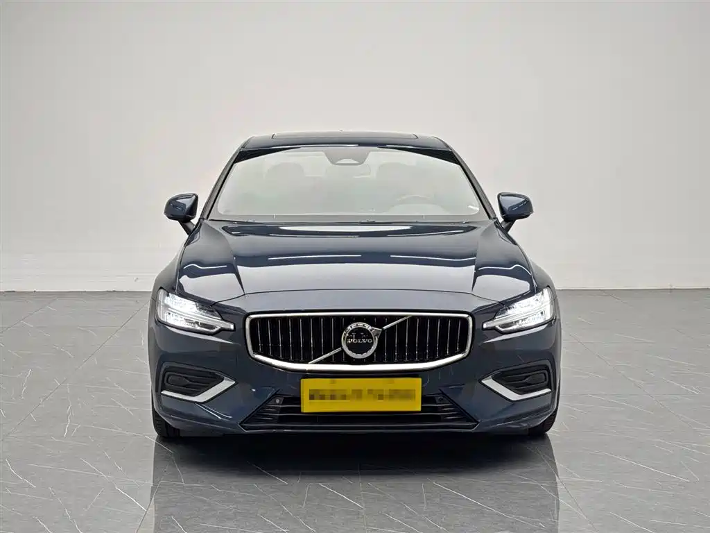 Volvo S60 2023 — фото 2