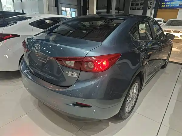 Mazda 3 Axela 2016
