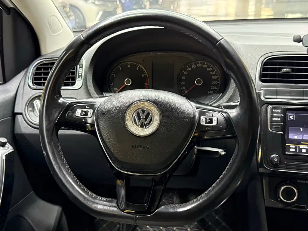 Volkswagen Polo 2018 — фото 14