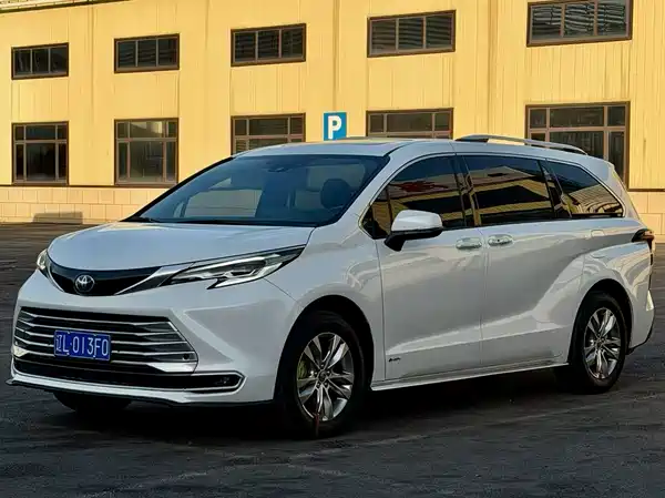 Toyota Sienna 2025