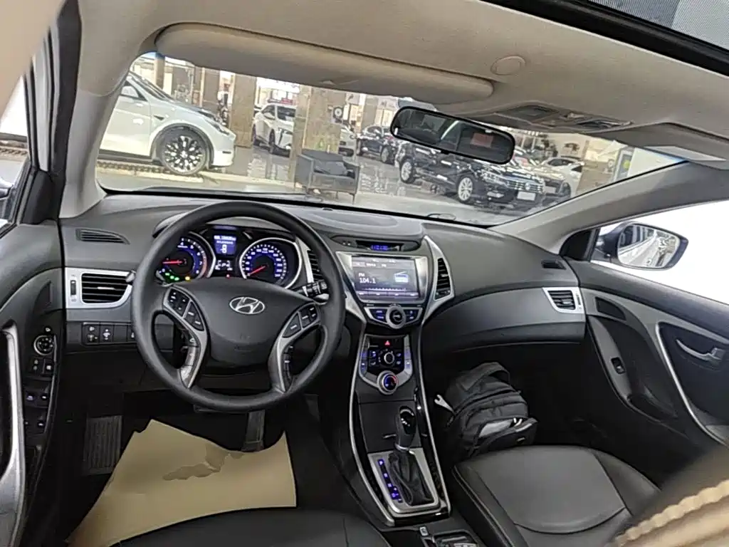 Hyundai Elantra Langdong 2016 — фото 6