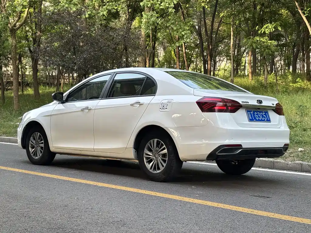Geely Emgrand 2018 — фото 3