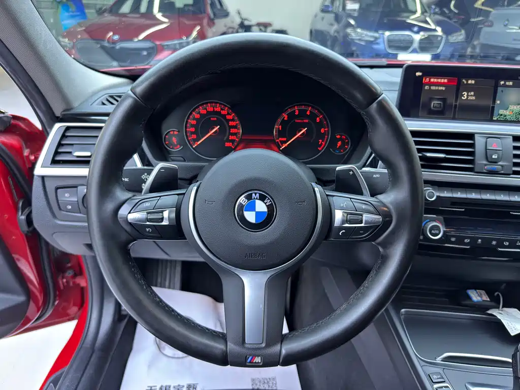 BMW 3 Series 2018 — фото 17