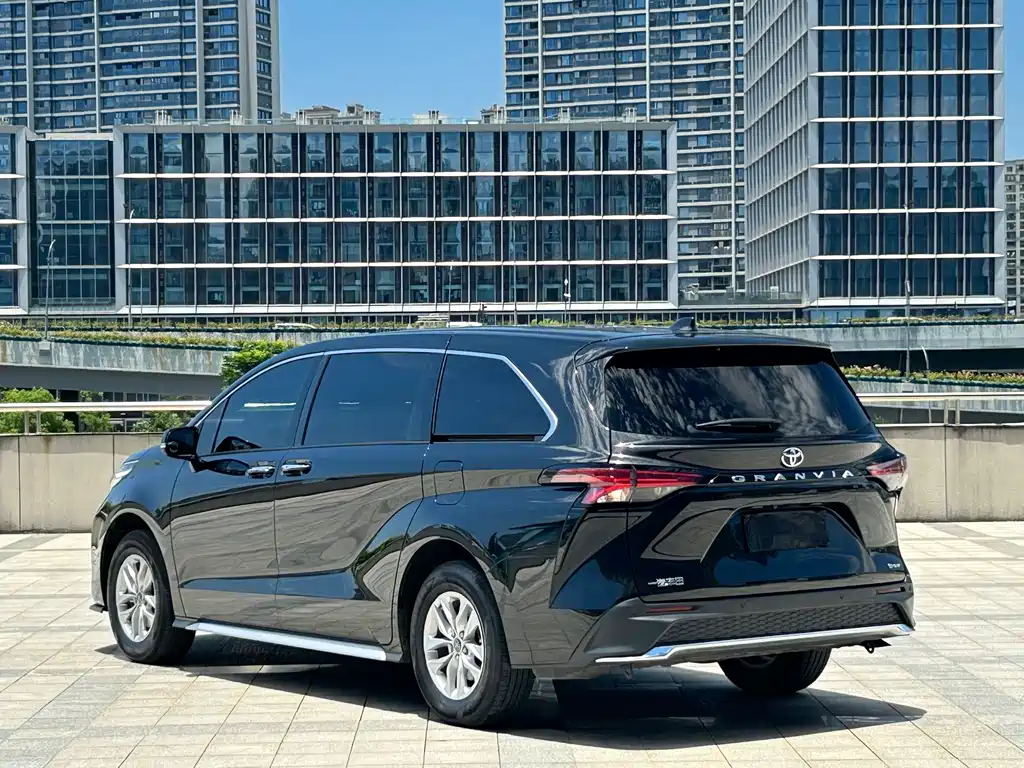 Toyota Granvia 2026