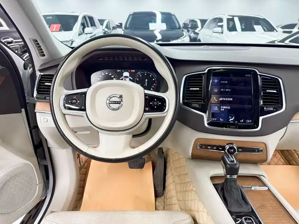 Volvo XC90 2016 — фото 16