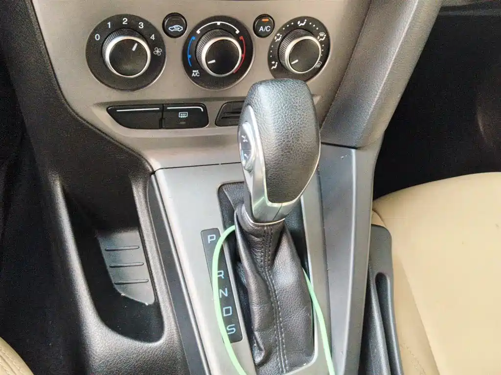 Ford Focus 2014 — фото 15