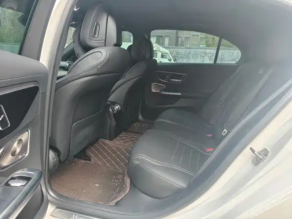 Mercedes-Benz C-Class 2025