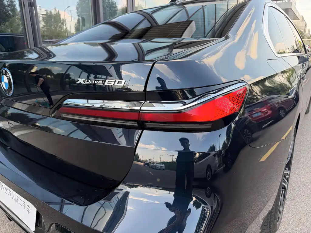 BMW i7 2023 — фото 30