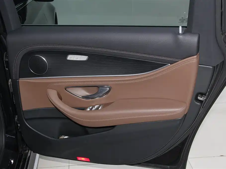 Mercedes-Benz E-Class 2023 — фото 27