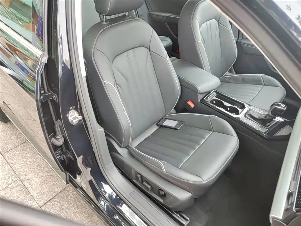 Volkswagen Passat PHEV 2023 — фото 25