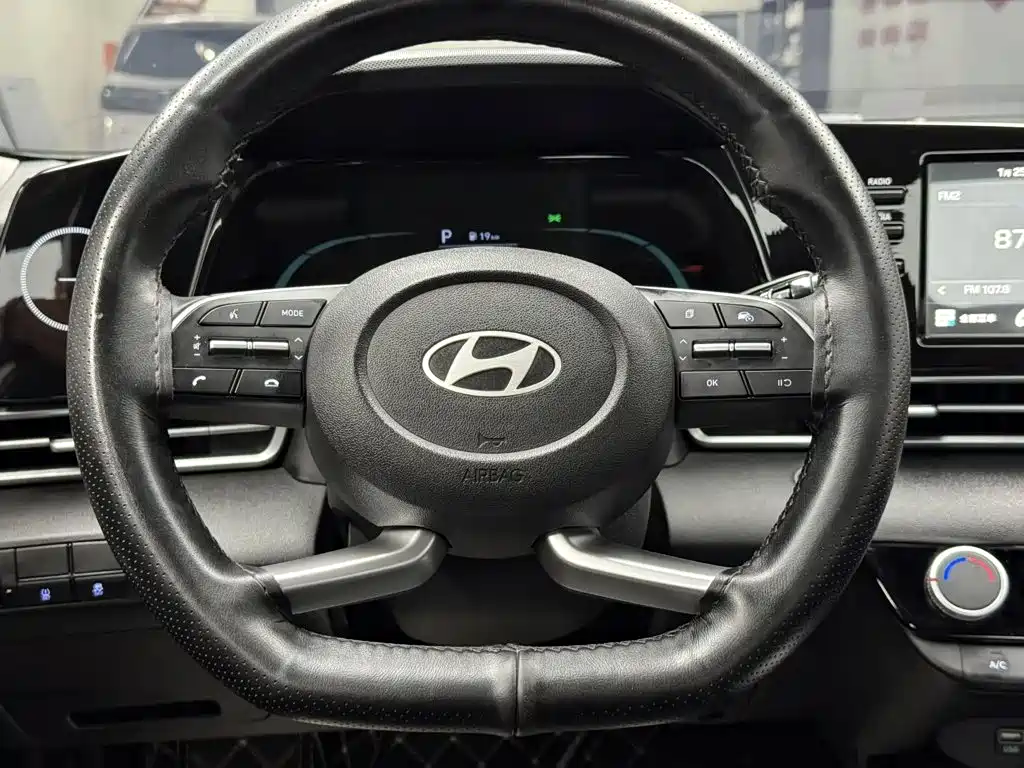 Hyundai Elantra 2023