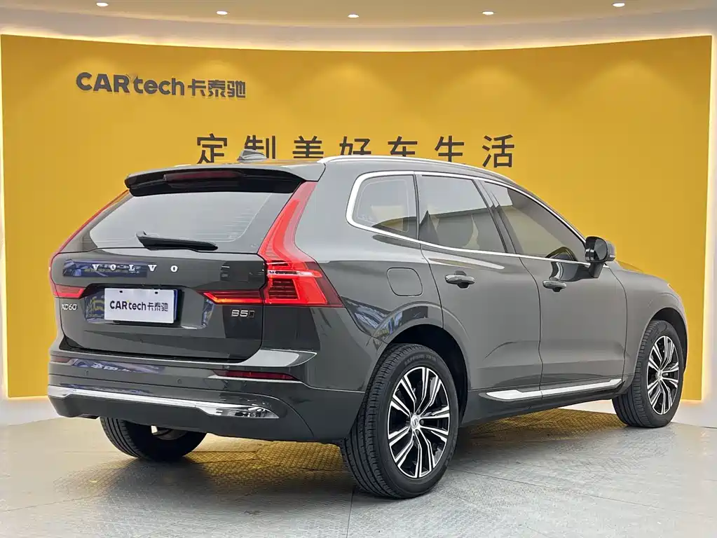 Volvo XC60 2022 — фото 30
