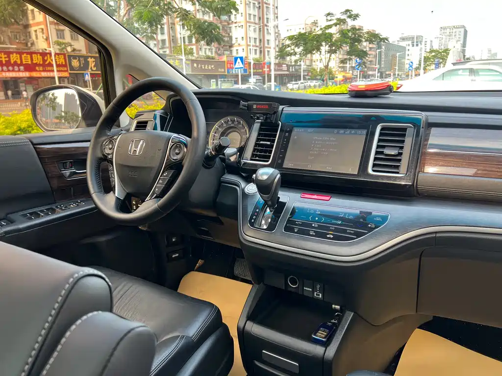 Honda Elysion 2018 — фото 17