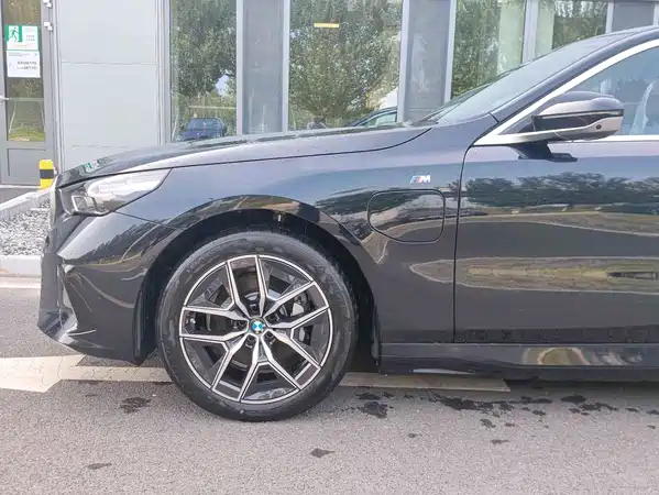 BMW i5 2025
