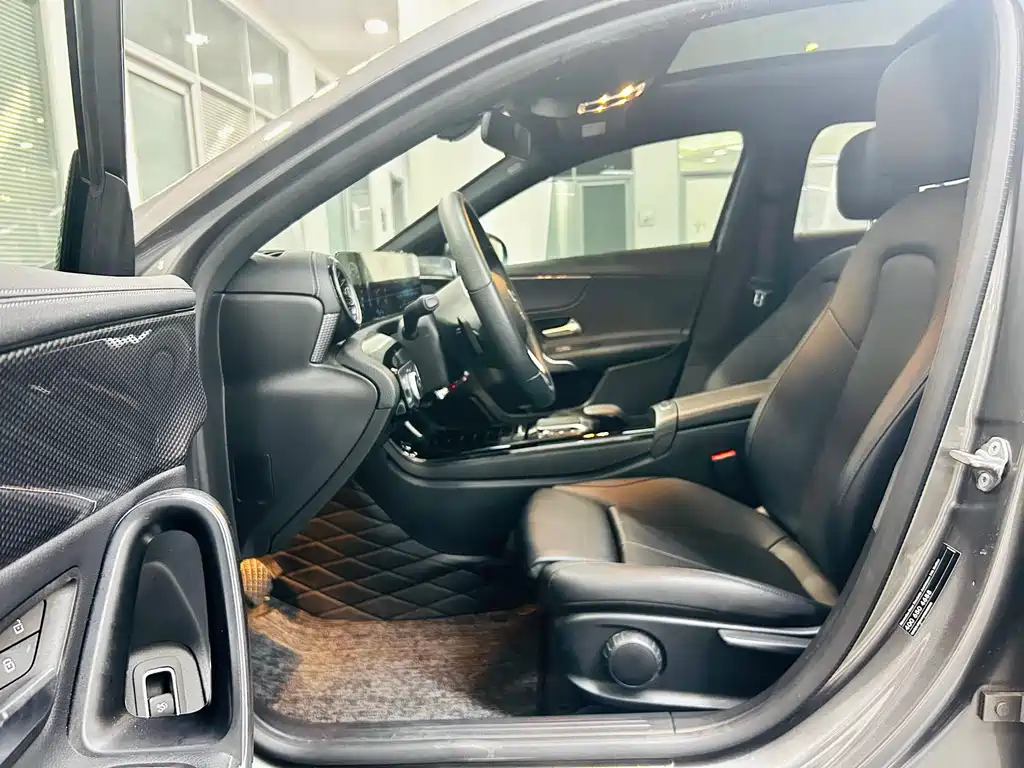 Mercedes-Benz A-Class 2023 — фото 7