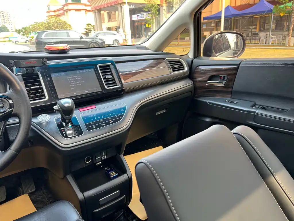 Honda Elysion 2018 — фото 16