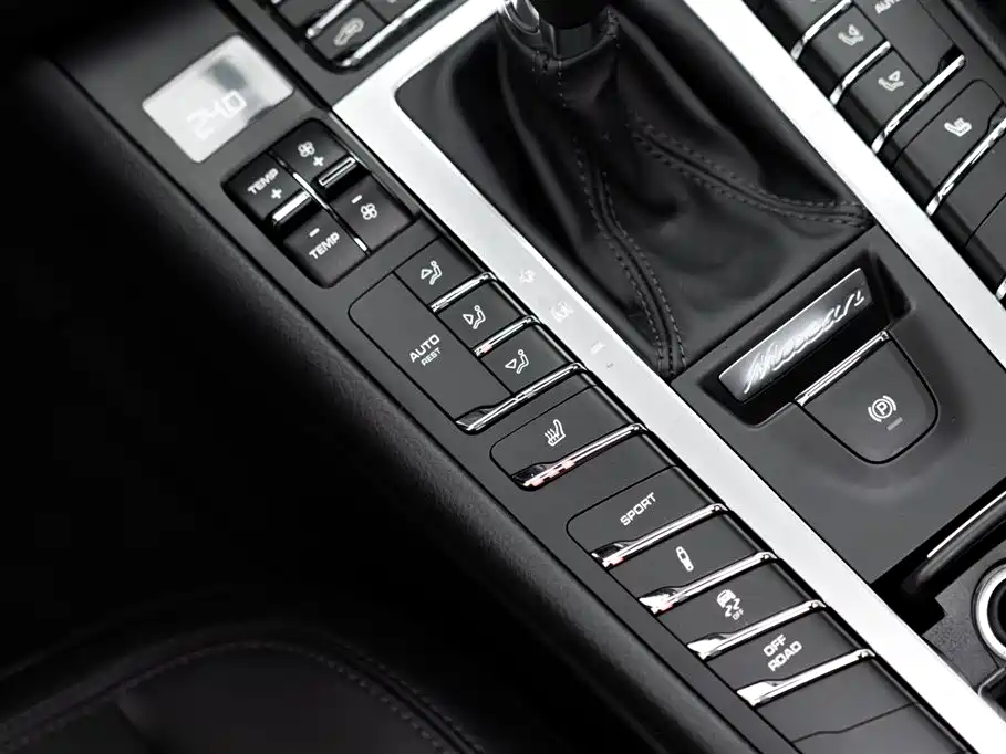 Porsche Macan 2021 — фото 19